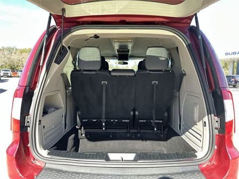 Used 2013 Chrysler Town & Country Touring image 27