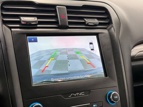 Used 2019 Ford Fusion SE w/ Equipment Group 151A FWD image 22