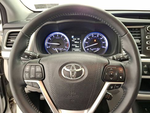 Used 2018 Toyota Highlander XLE AWD/4WD image 16