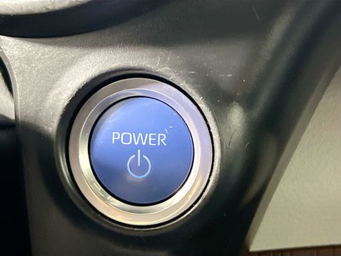 Used 2024 Toyota Sienna XLE FWD image 24