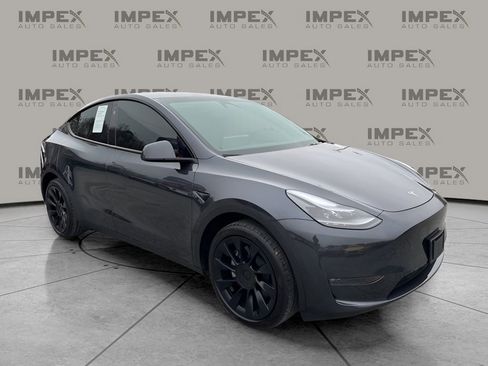 Used 2024 Tesla Model Y Long Range image 8