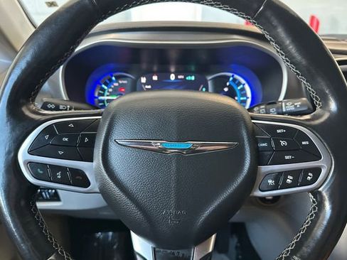 Used 2021 Chrysler Pacifica Touring-L FWD image 31