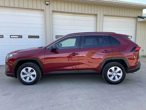 Used 2021 Toyota RAV4 LE AWD/4WD image 4