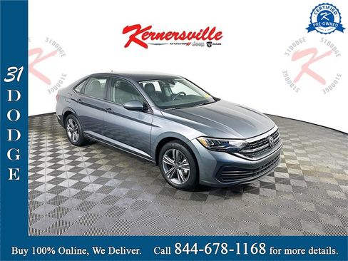 Used 2024 Volkswagen Jetta SE image 1