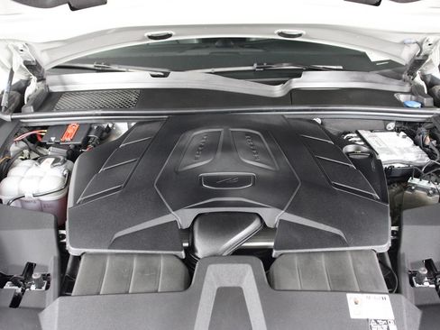 Certified 2024 Porsche Cayenne AWD/4WD image 26