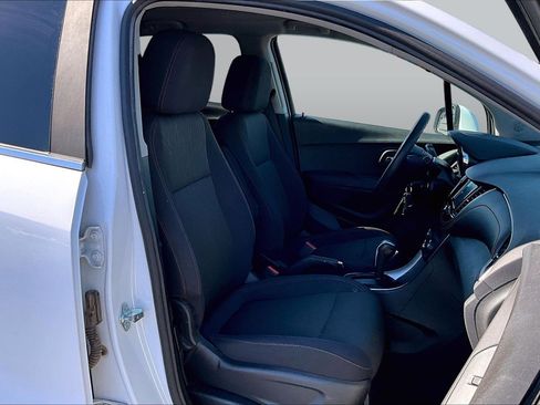 Used 2017 Chevrolet Trax LT AWD/4WD image 7