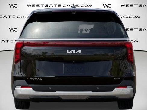 Used 2026 Kia Carnival LXS FWD image 18
