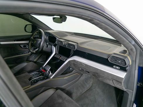 Used 2019 Lamborghini Urus Base image 27