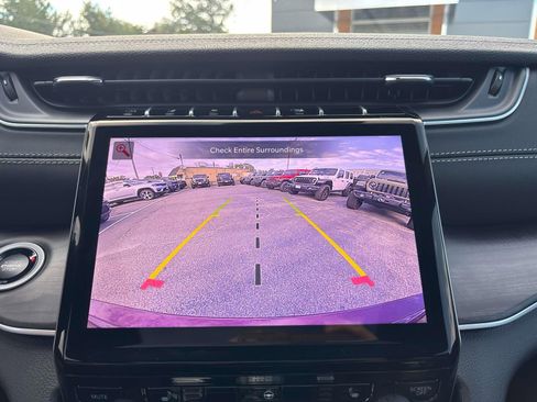 New 2025 Jeep Grand Cherokee Limited w/ Black Appearance Package image 14