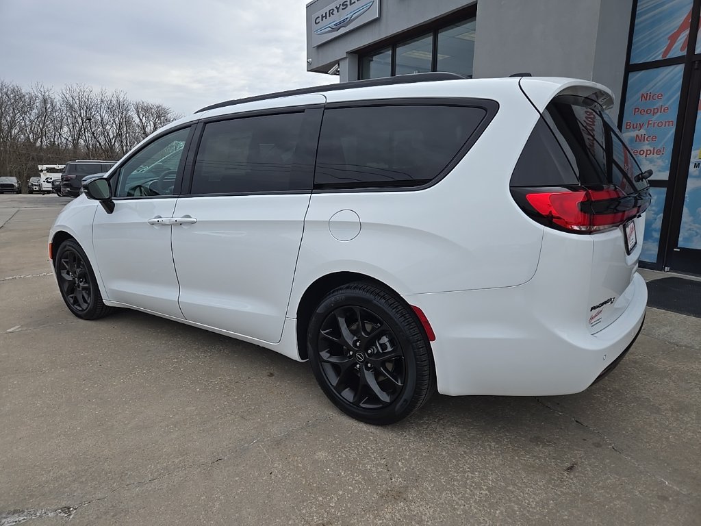 New 2026 Chrysler Pacifica Select w/ S Appearance Package FWD image 7
