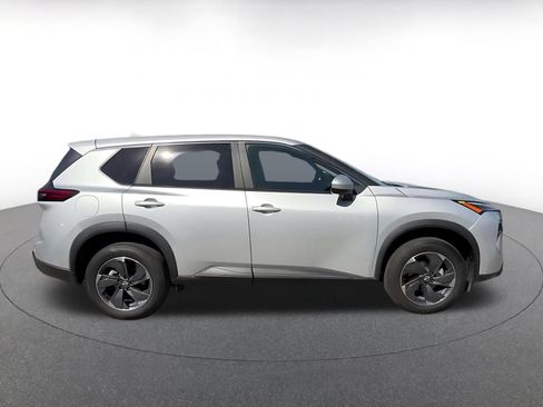 Used 2025 Nissan Rogue SV FWD image 13