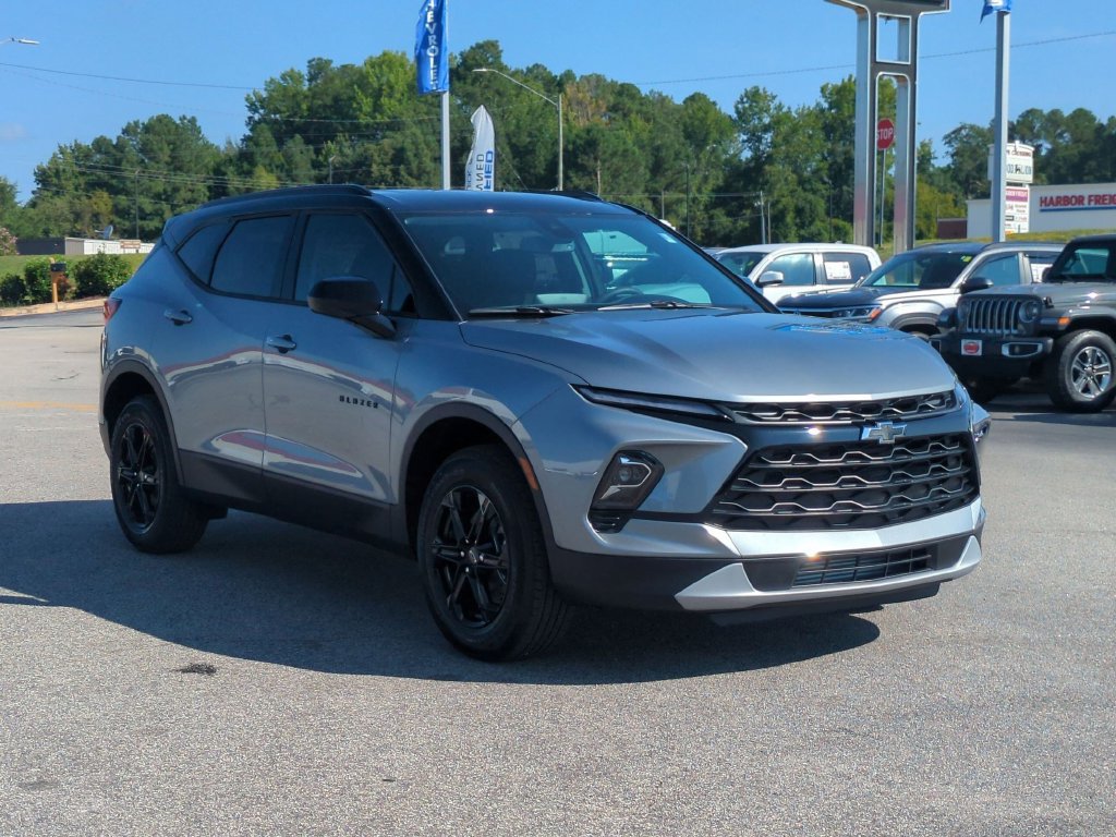New 2026 Chevrolet Blazer LT w/ Convenience Package FWD image 2