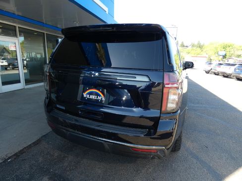 Used 2022 Chevrolet Tahoe Z71 w/ Luxury Package AWD/4WD image 3