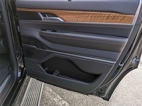 New 2024 Jeep Grand Wagoneer Series III image 34