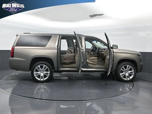 Used 2019 Chevrolet Suburban Premier RWD image 27