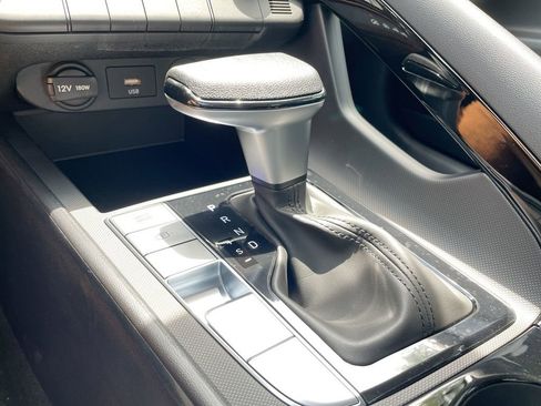 Used 2025 Hyundai Elantra Blue image 45