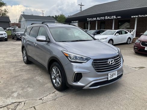 Used 2018 Hyundai Santa Fe SE w/ Cargo Package FWD image 1