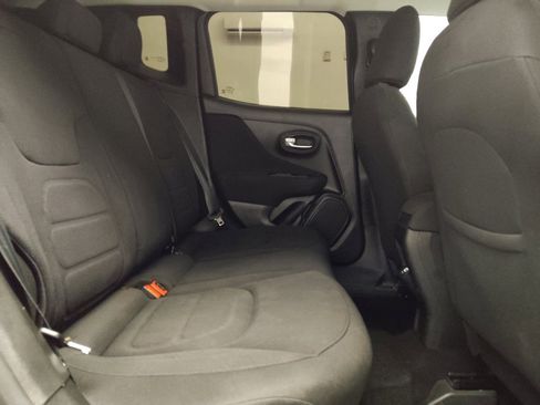 Used 2020 Jeep Renegade Latitude w/ Safety & Security Group II FWD image 19