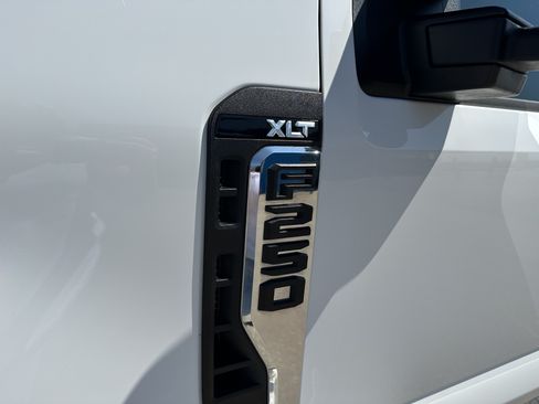 Used 2025 Ford F250 XLT AWD/4WD image 9