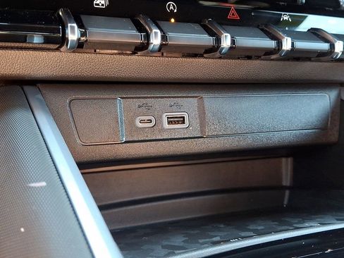 Used 2025 Chevrolet Colorado Z71 AWD/4WD image 23