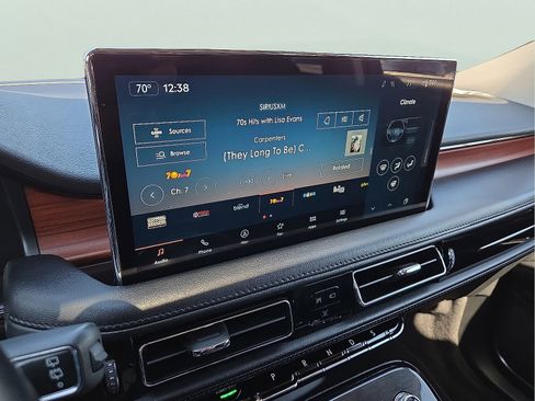 Used 2022 Lincoln Nautilus Reserve w/ Equipment Group 201A image 17