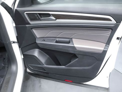 Used 2021 Volkswagen Atlas SE image 37