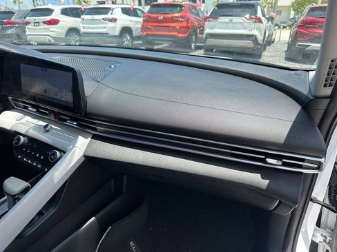 Used 2021 Hyundai Elantra Limited FWD image 29