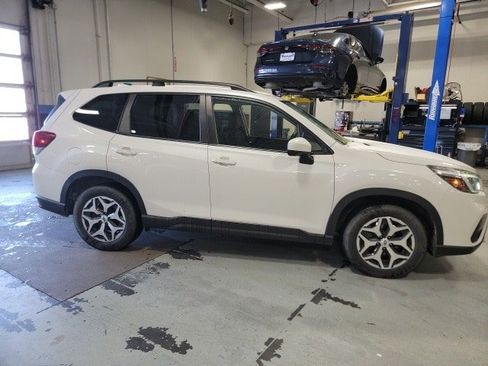 Used 2021 Subaru Forester Premium image 4