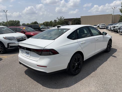 Certified 2025 Honda Accord SE image 5