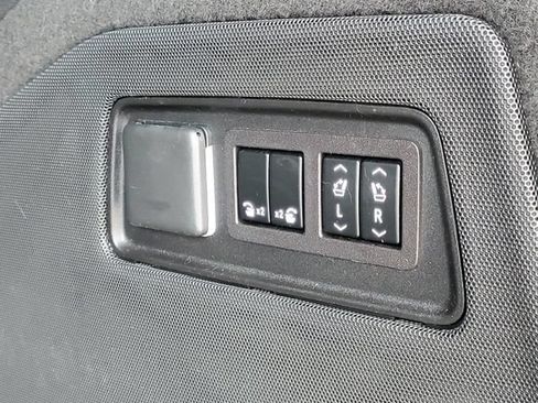 Used 2023 Cadillac Escalade Premium Luxury Platinum AWD/4WD image 8