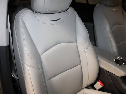 Certified 2022 Cadillac XT4 Luxury w/ Cold Weather Package image 18