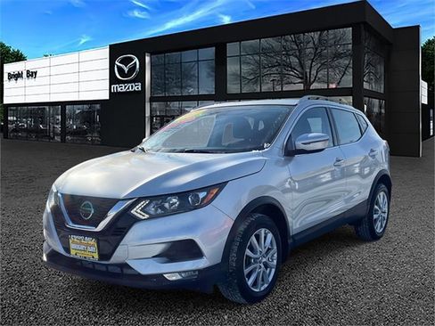 Used 2021 Nissan Rogue Sport SV image 2