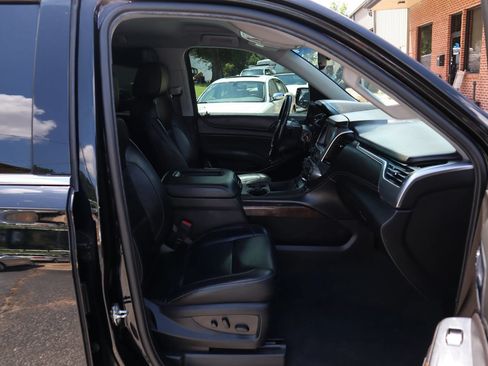 Used 2020 Chevrolet Suburban LT AWD/4WD image 19