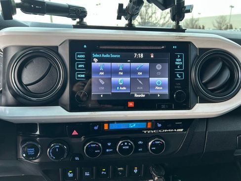 Used 2017 Toyota Tacoma TRD Off-Road image 21