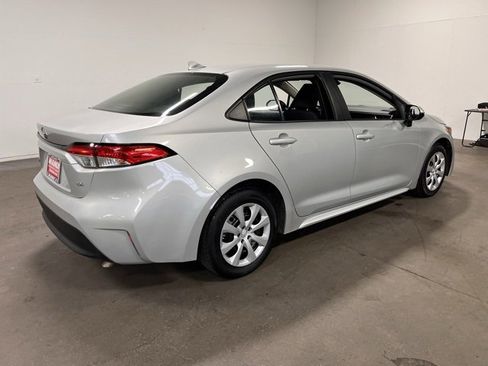 Used 2023 Toyota Corolla LE image 3