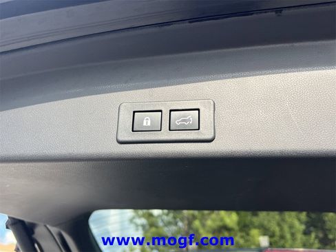 Used 2022 Subaru Ascent Limited w/ Technology Package image 27