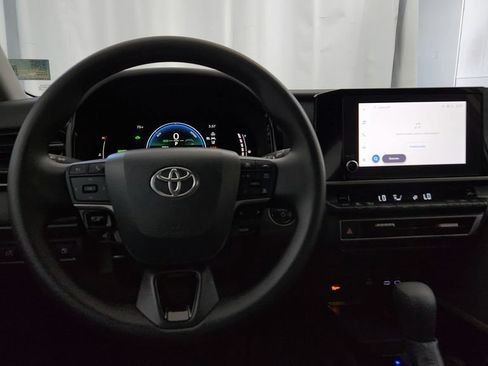 Used 2025 Toyota Camry LE AWD/4WD image 27