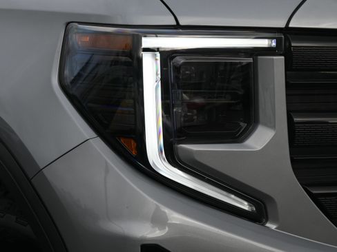 Used 2025 GMC Sierra 1500 Elevation image 12