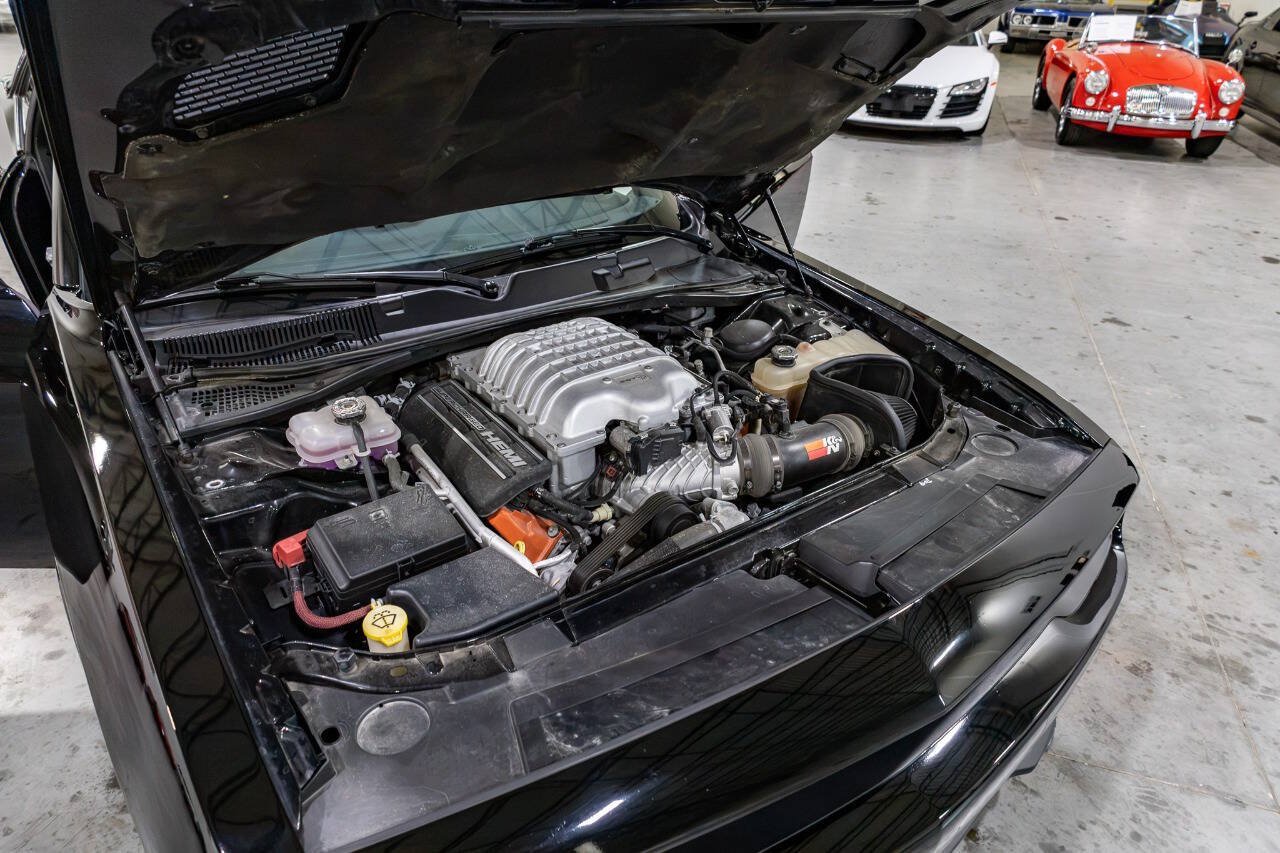 Used 2016 Dodge Challenger SRT Hellcat RWD image 17