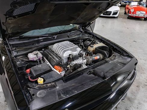 Used 2016 Dodge Challenger SRT Hellcat RWD image 17