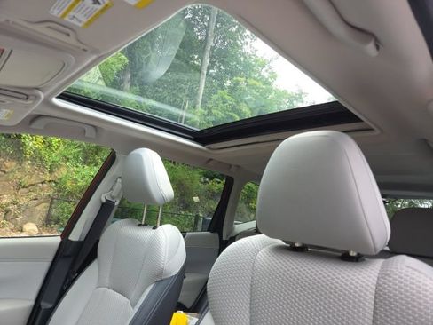 Used 2020 Subaru Forester Premium AWD/4WD image 3