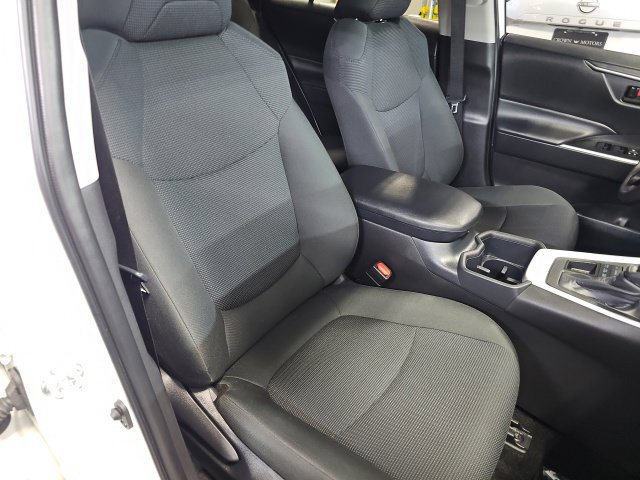 Certified 2025 Toyota RAV4 LE AWD/4WD image 37