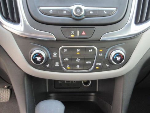 Used 2023 Chevrolet Equinox LT image 25