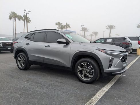 Used 2024 Chevrolet Trax LT w/ Driver Confidence Package image 2