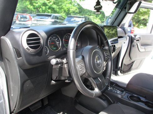 Used 2018 Jeep Wrangler Unlimited Sport S AWD/4WD image 21