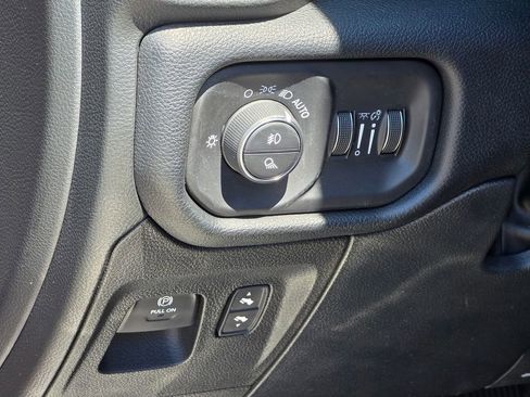 Used 2022 RAM 1500 Laramie AWD/4WD image 36