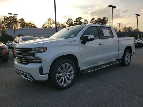 Used 2020 Chevrolet Silverado 1500 High Country w/ Technology Package image 3
