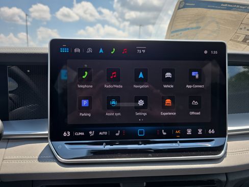 New 2025 Volkswagen Tiguan SE R-Line image 22