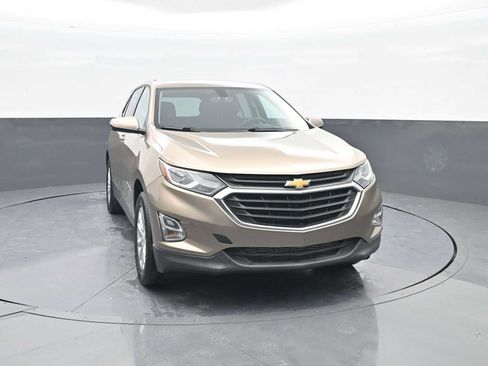 Used 2018 Chevrolet Equinox LT image 2