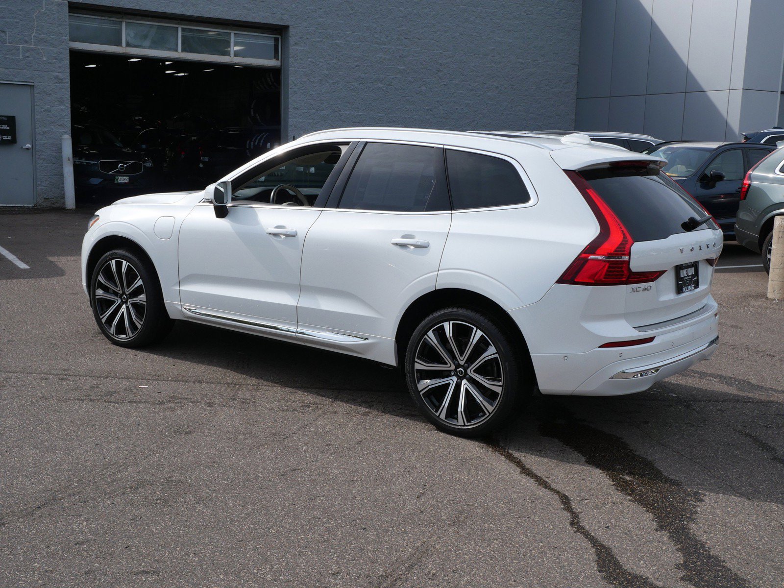 Certified 2023 Volvo XC60 T8 Ultimate w/ Climate Package AWD/4WD image 5